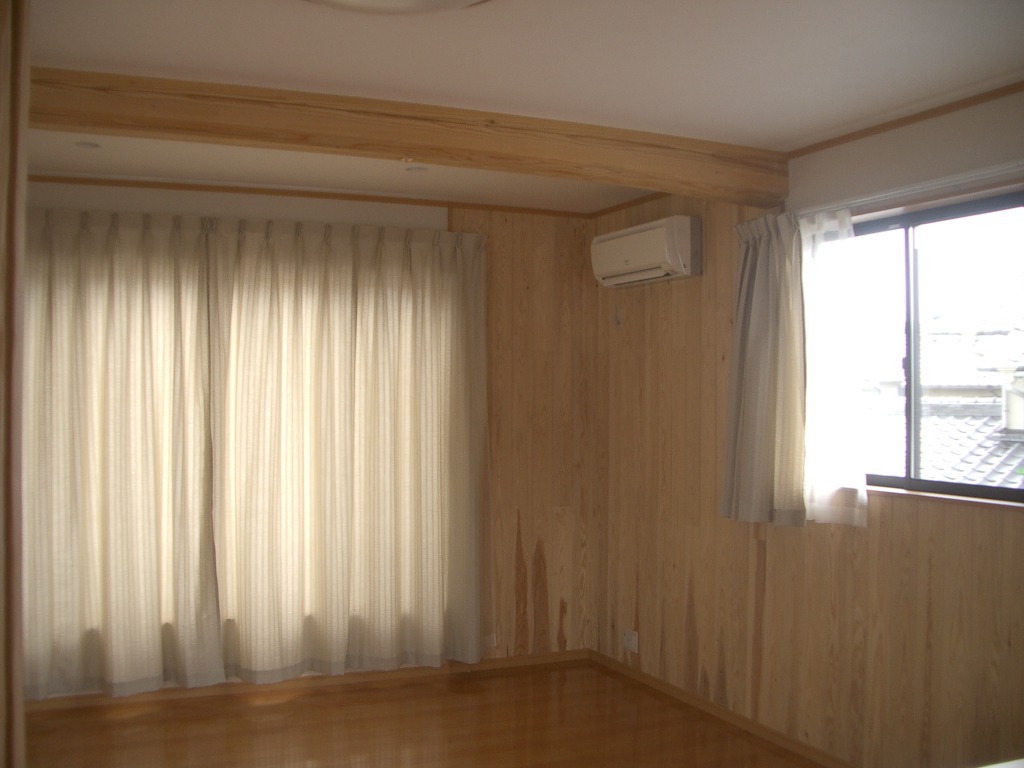 木の温もりを感じる注文住宅：家族がリビングに集まる家