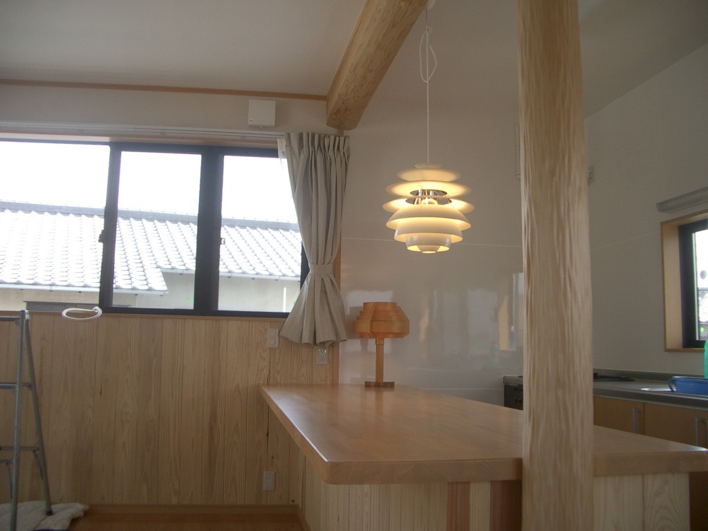 木の温もりを感じる注文住宅：家族がリビングに集まる家