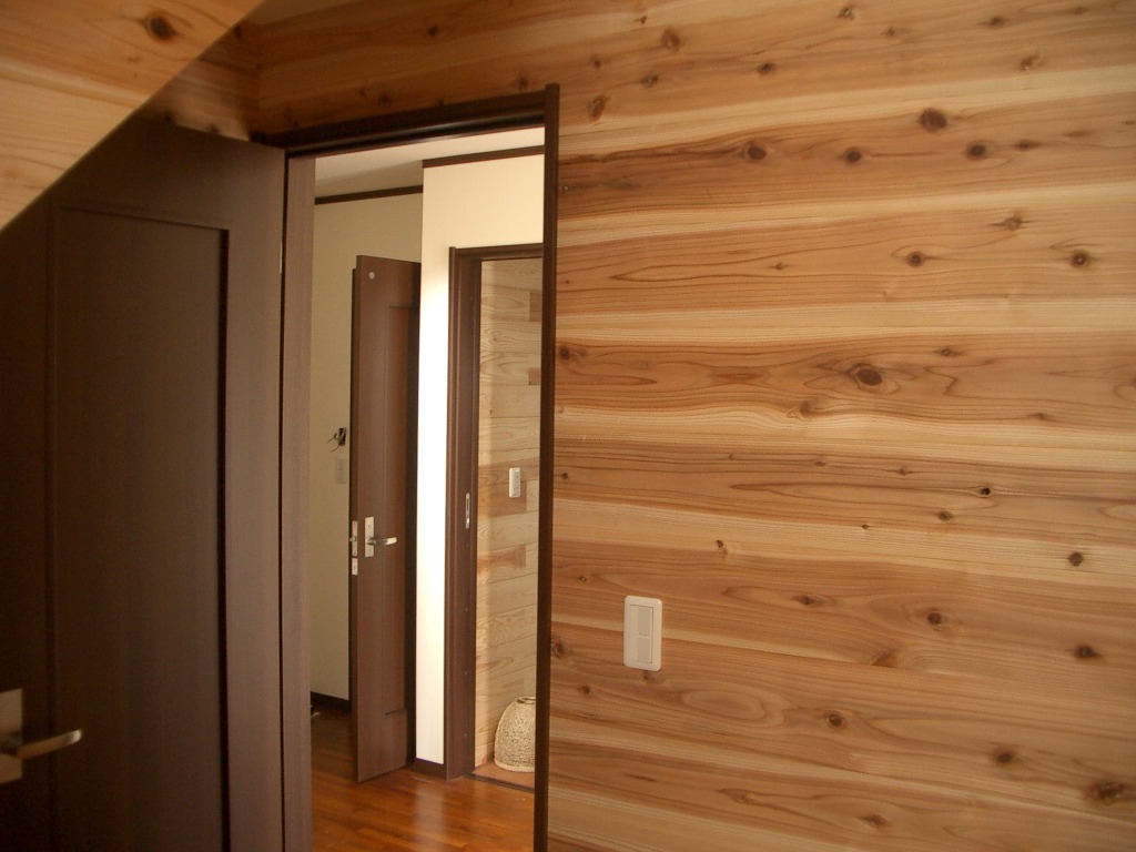 地元の木材を使った注文住宅：自然素材のあたたかい家