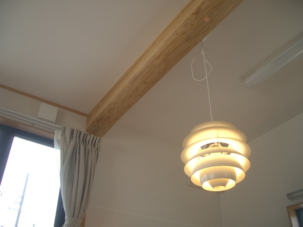 木の温もりを感じる注文住宅：家族がリビングに集まる家