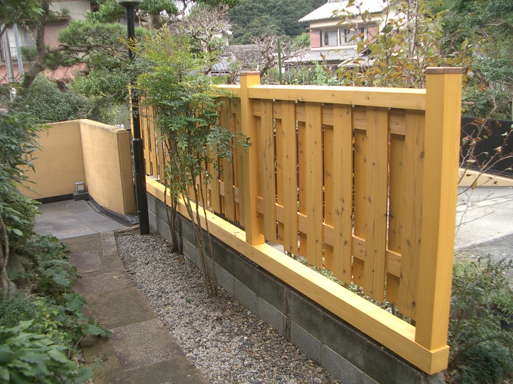 【外構・エクステリア】ありそうでなかった木製の塀