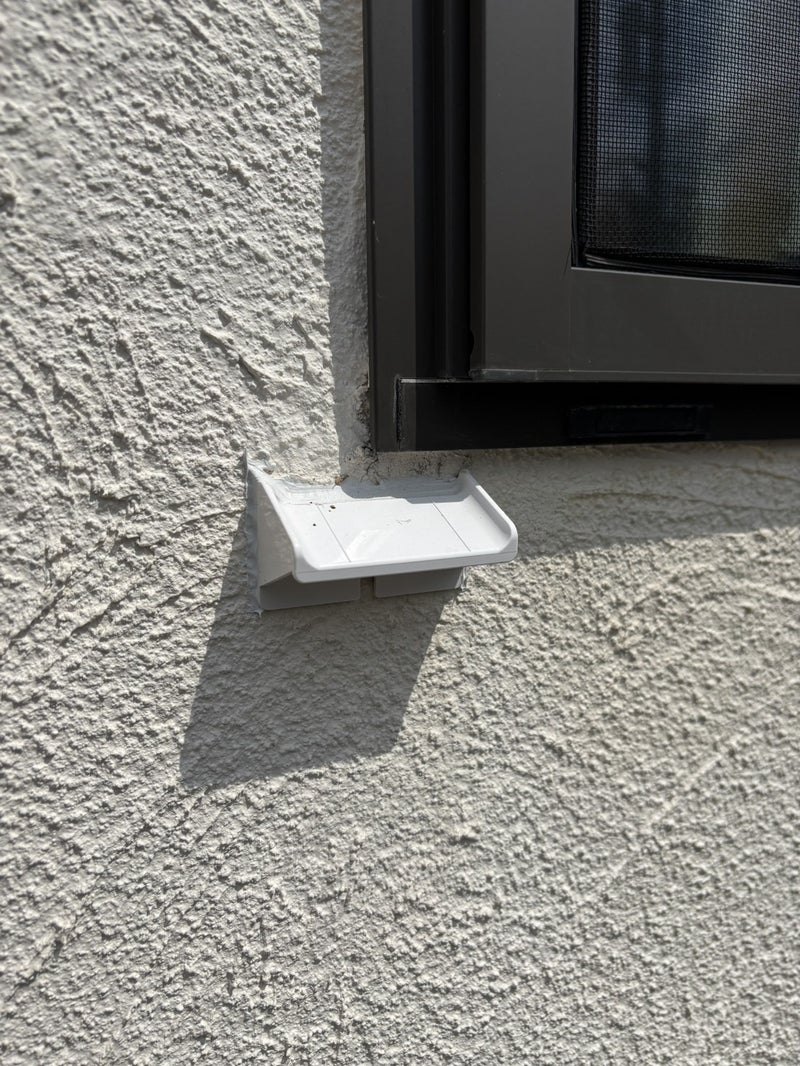 【切り金具の設置】白い壁の雨垂れ問題をスッキリ解決！（静岡県静岡市）