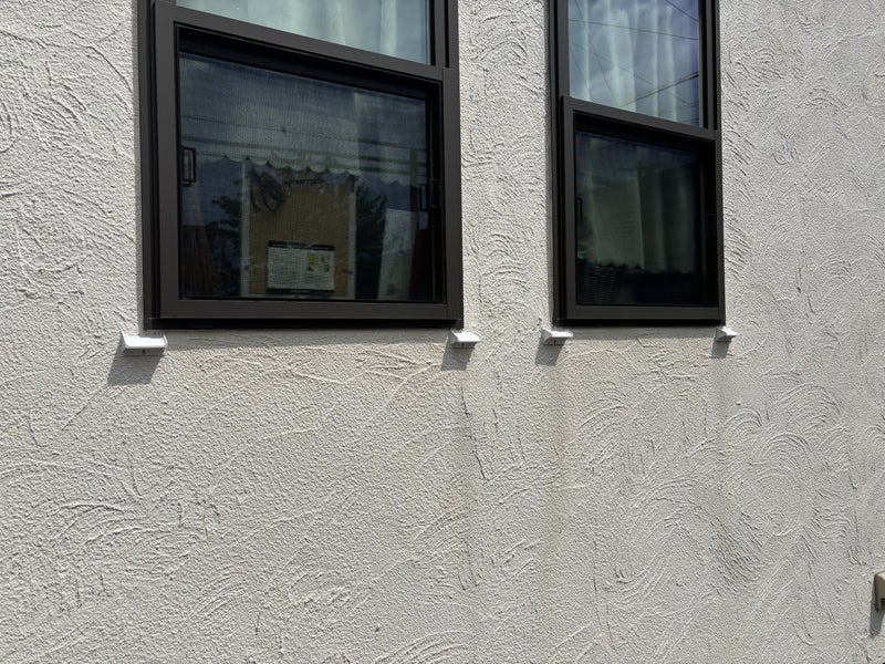 【切り金具の設置】白い壁の雨垂れ問題をスッキリ解決！（静岡県静岡市）